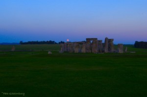 Stonehenge moonrise eclipse Pete Glastonbury